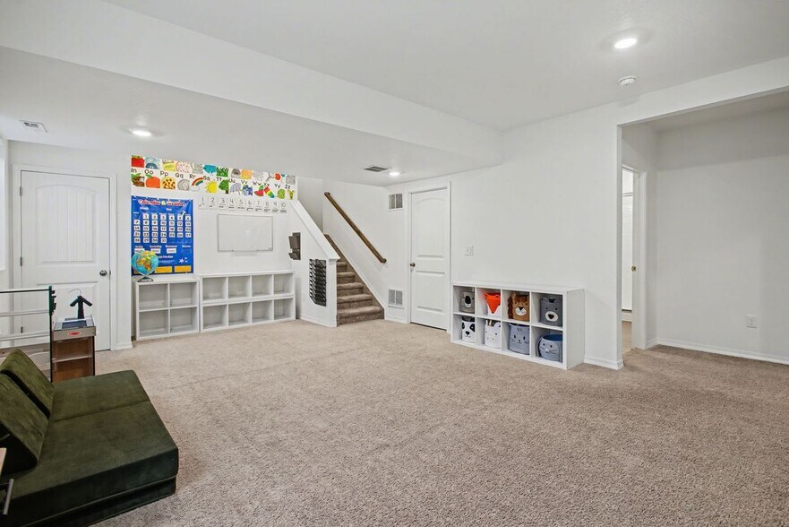 Building Photo - 5768 Heathland Terrace