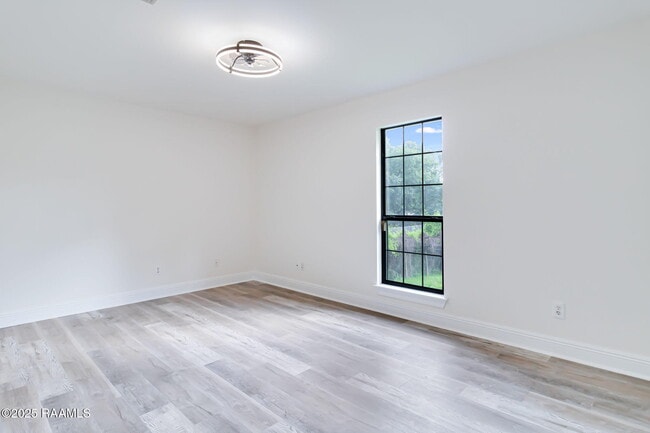 Building Photo - 147 Oak Crest Dr