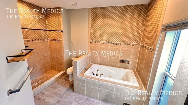 Building Photo - 3297 Tallwood Dr