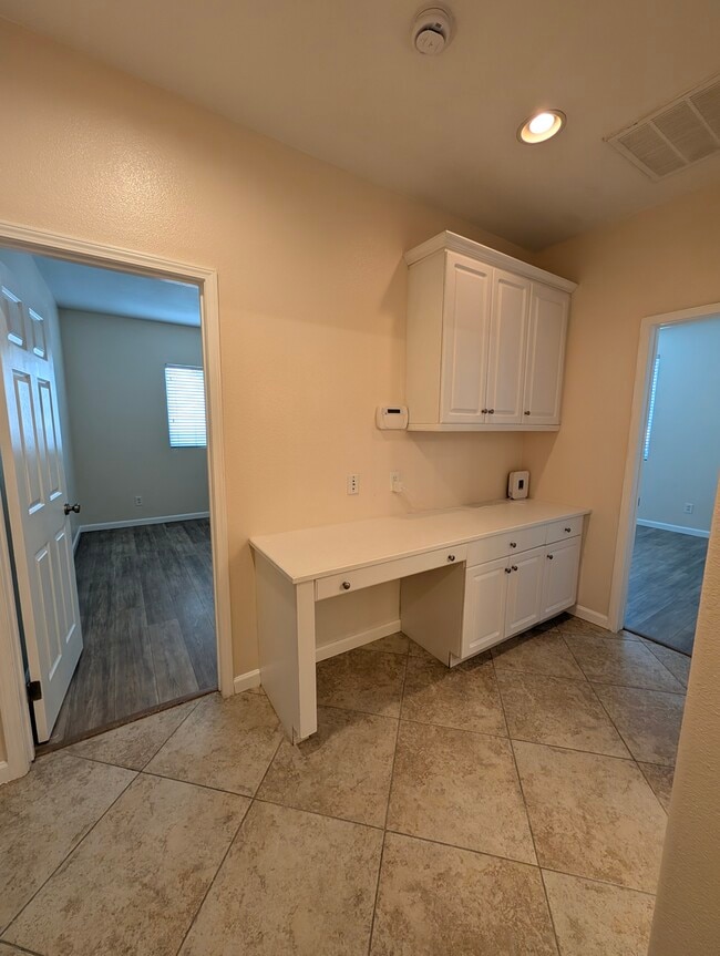 Building Photo - 1468 Burns Ln