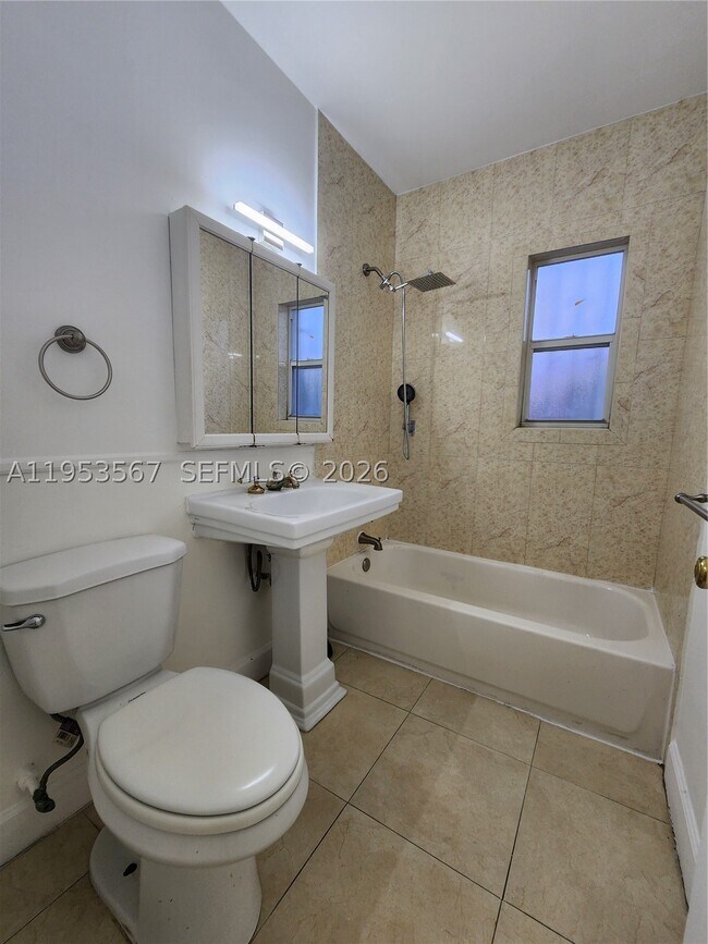 Building Photo - 405 NW 64th St