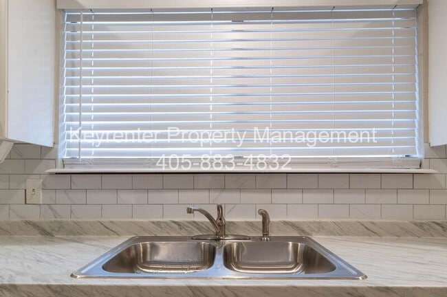 Building Photo - 732 Westridge Ct
