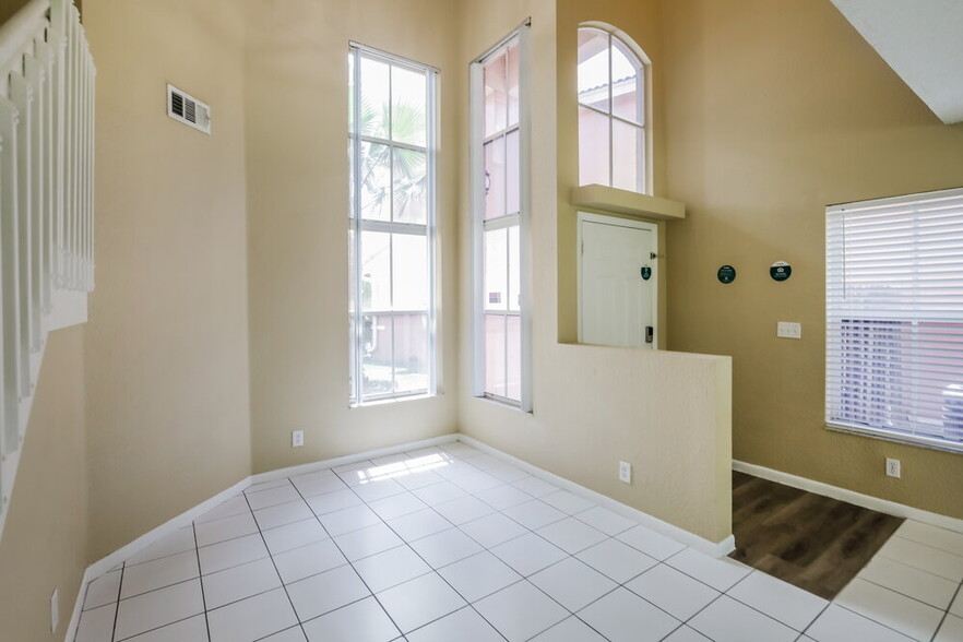 Building Photo - 3275 W Buena Vista Dr