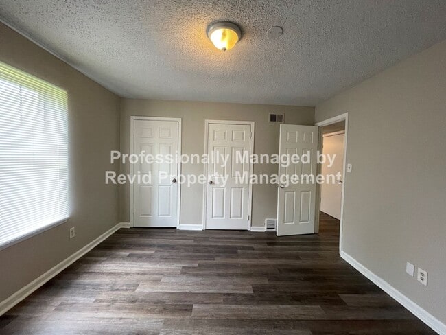 Building Photo - Charming 3 Bedroom Home!