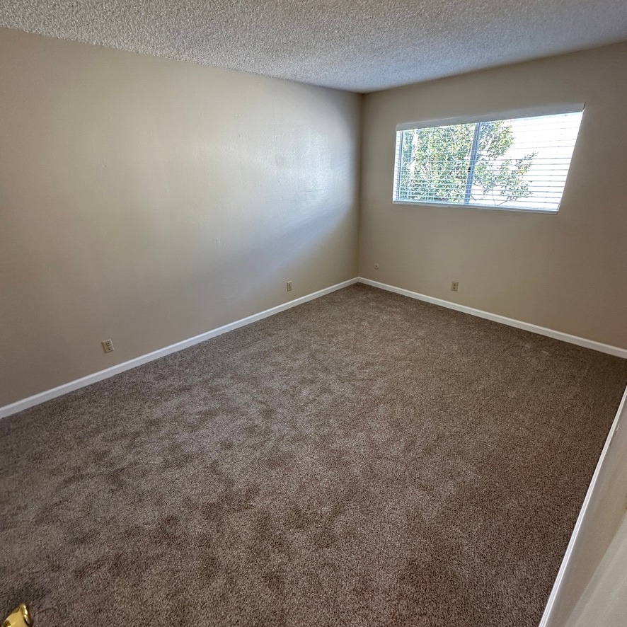 Building Photo - 1301 Hemlock Ave