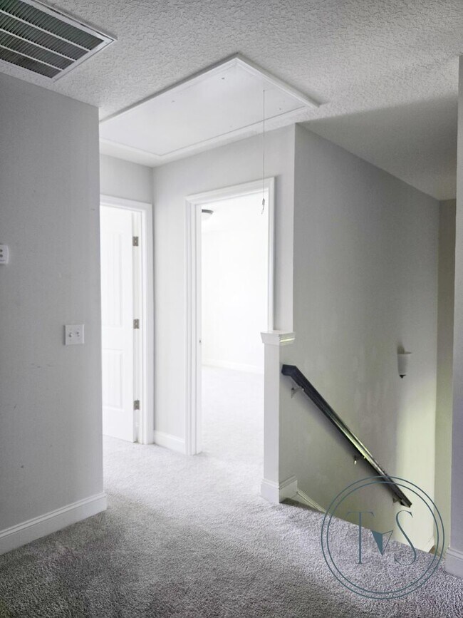 Building Photo - FALL MOVE-IN SPECIAL: $1000 OFF 1st MONTH'...