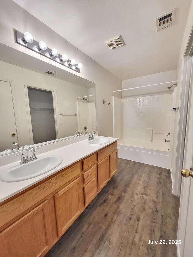 Building Photo - 2646 Cottonwillow St