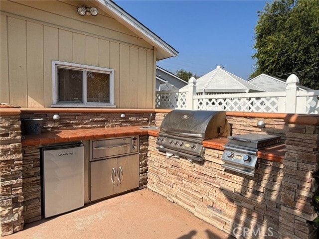 Building Photo - 2758 Paloma St