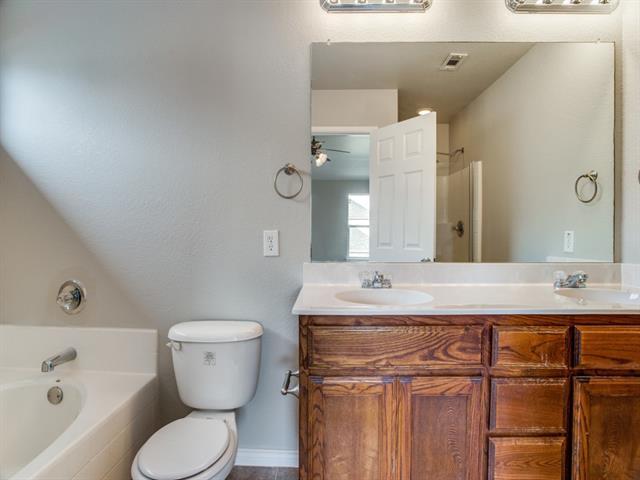 Building Photo - 1208 Boxwood Dr