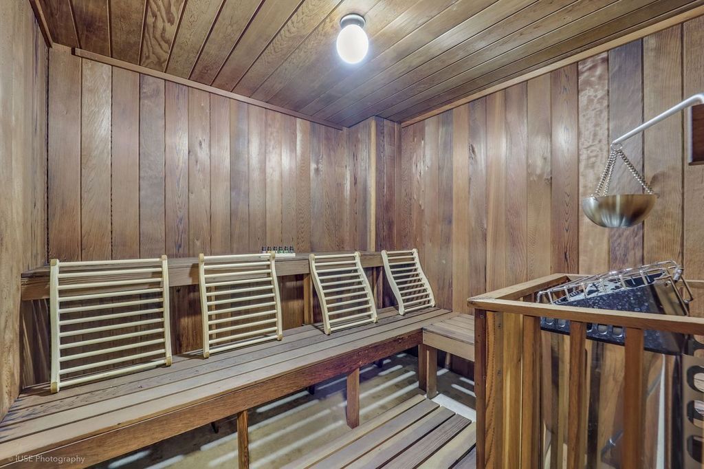 Sauna - 575 Crandon Blvd