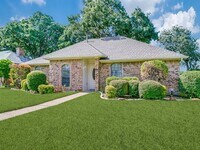 Building Photo - 614 Raven Ln