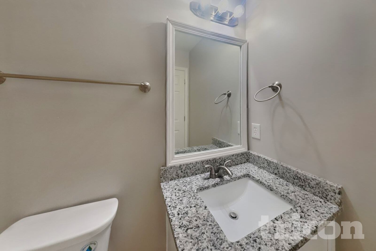 Building Photo - 910 Statler Dr