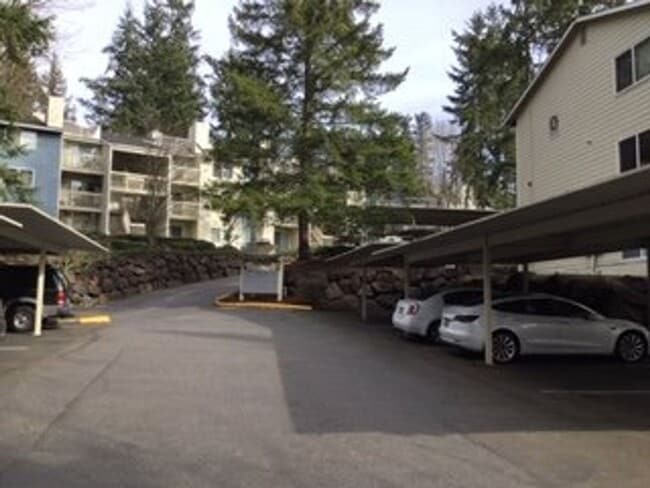 Building Photo - Cute and Upgraded Condo in Redmond!