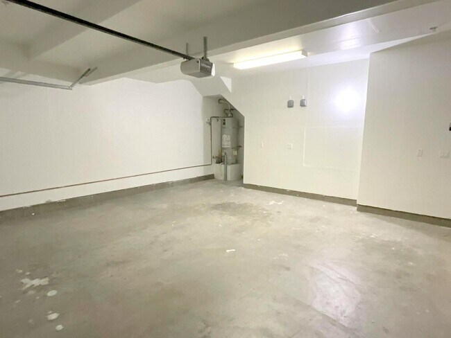 Building Photo - 915 Joree Ln
