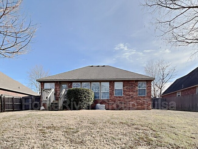 Building Photo - 3710 N Ironwood Pl