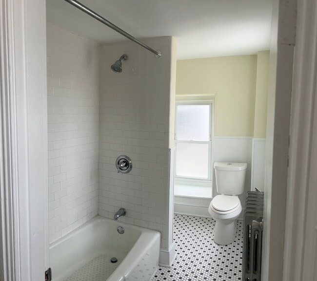 Building Photo - 53 W Maplewood Mall