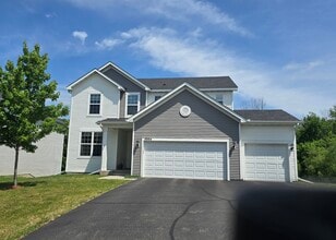 Building Photo - 5004 Trillium Cove NE