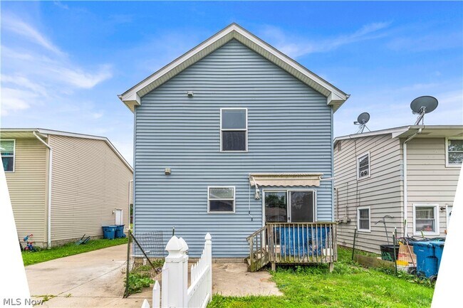 Building Photo - 1218 W 24th St