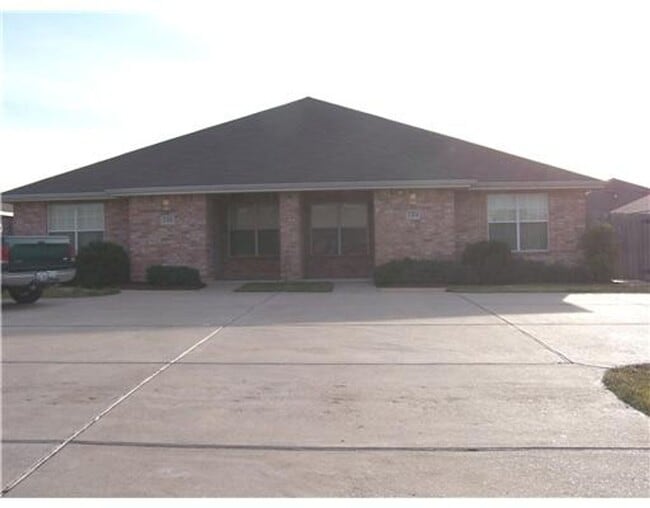 Building Photo - PET FRIENDLY! PRICED RIGHT! SUBLEASE AVAIL...