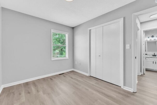 Building Photo - *NEWLY RENOVATED* 3 Bedroom Townhouse in Downtown Spartanburg