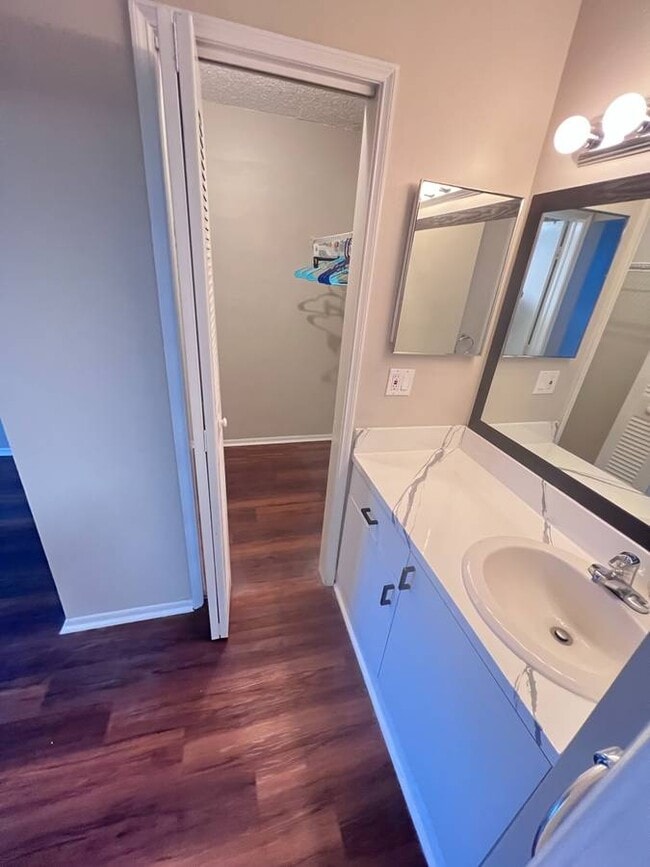 Building Photo - 9470 Live Oak Pl