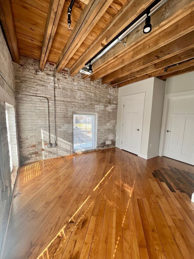 Building Photo - Beautiful 2 Bed in Historic Downtown Frede...