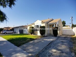 Building Photo - 2257 E Poinsettia St