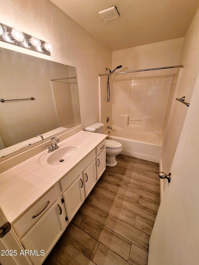 Building Photo - 8512 W Tuckey Ln