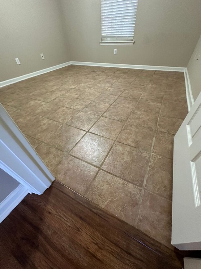 Building Photo - 1997 Sylvan Lake Dr