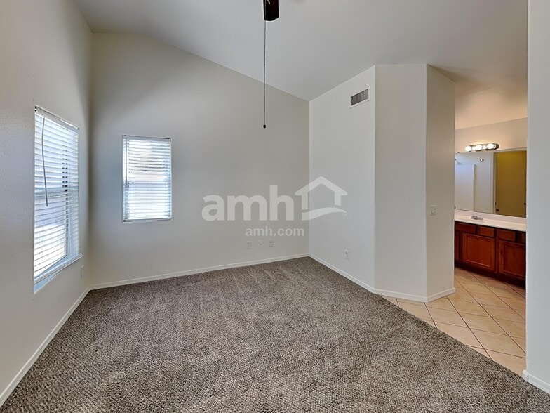 Building Photo - 7729 W Rancho Dr