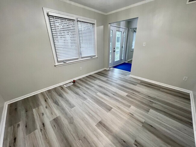 Building Photo - 4233 Remo Crescent Rd
