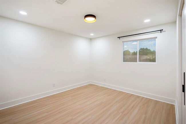 Building Photo - 17 Dowlen Pl