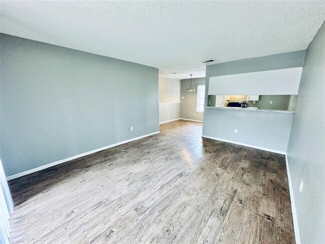 Building Photo - 1912 Valley Hill Cir