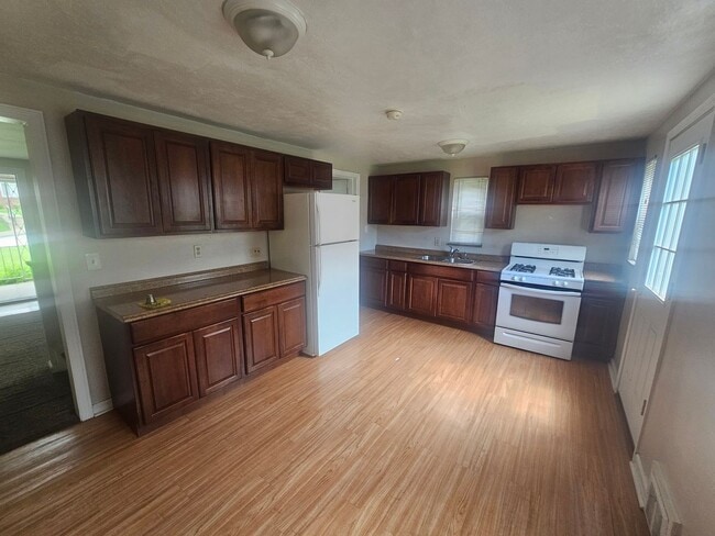 Building Photo - 2 Bedroom House in Stanton Heights