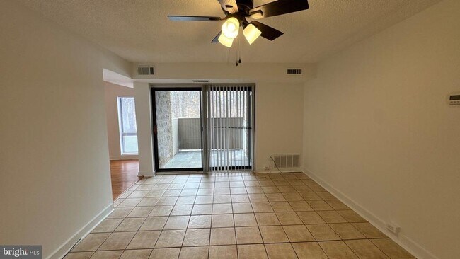 Building Photo - 5909 Tamar Dr