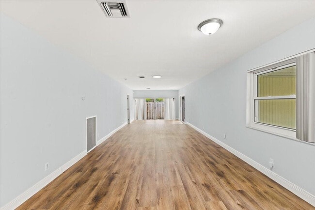 Building Photo - 503 SE 5th Cir