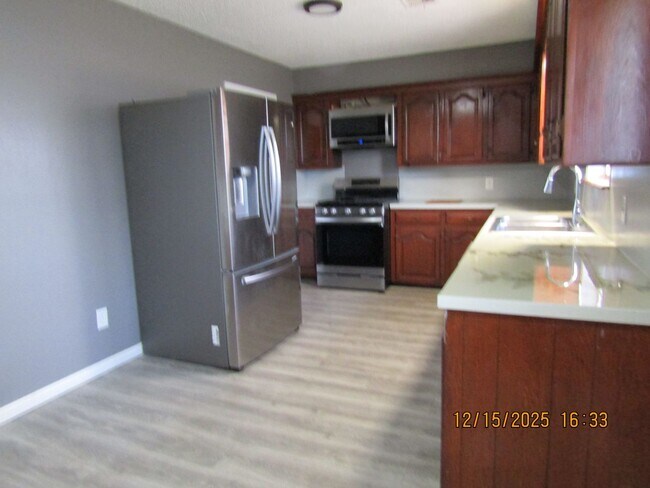 Building Photo - Nice home in the Woodland Hills Area!