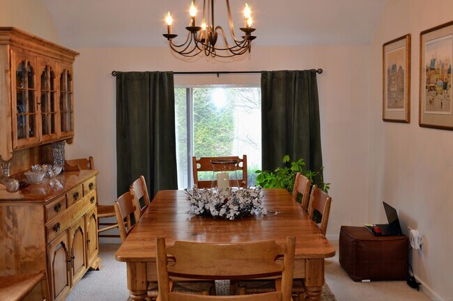 Building Photo - 504 Heritage Vlg