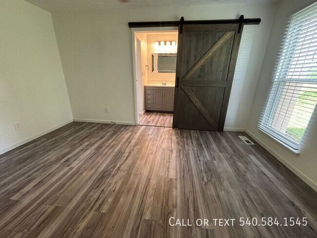 Building Photo - 6421 Orchard View Ln