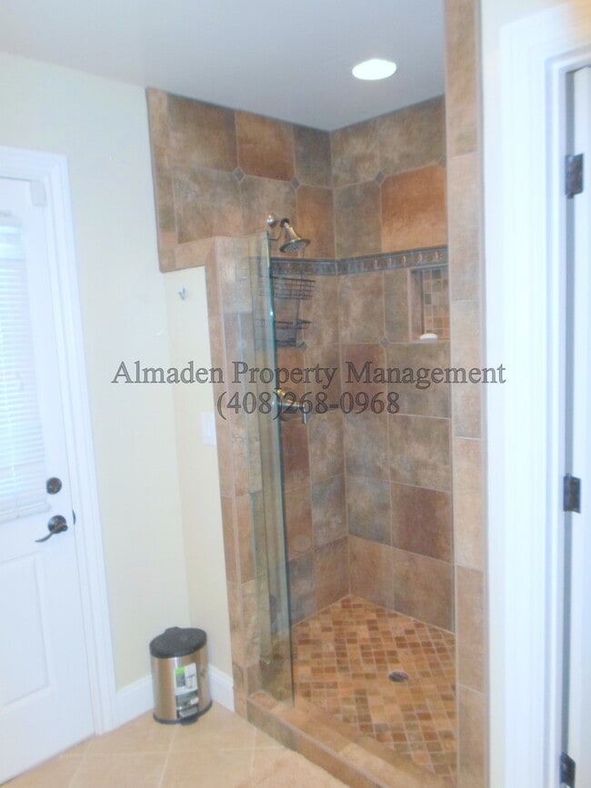 Building Photo - Remodeled Almaden Home near Foothills!! Great Schools, Central A/C & Pool!!