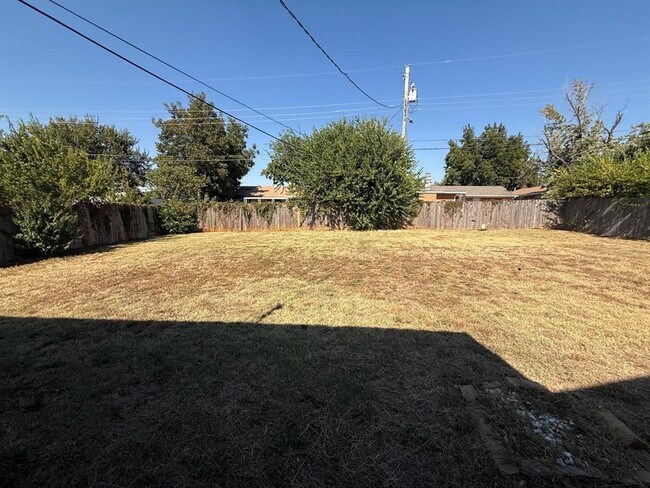 Building Photo - 5813 NW 66th St