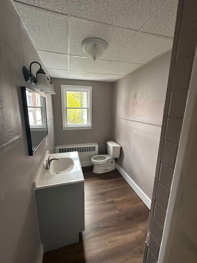Building Photo - 3 bed, 1 bath apartment in lansfod