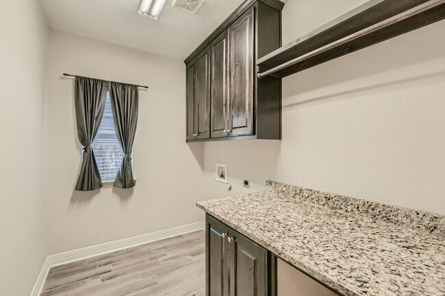 Building Photo - 764 Bonnet Blvd