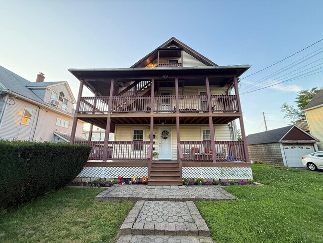 Building Photo - 43 Irving St