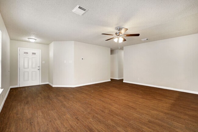 Building Photo - Fully Renovated Single-Story Brick Home in...