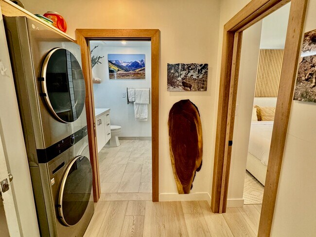 Building Photo - 910 W Hallam St