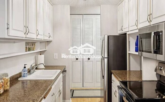 Building Photo - Available Now: Beautiful Fully Furnished 2...