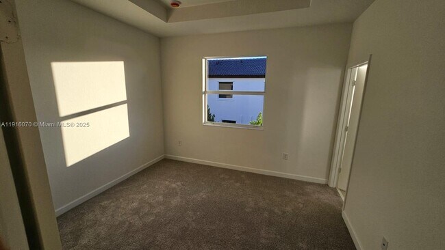 Building Photo - 2618 SE 27th Ct