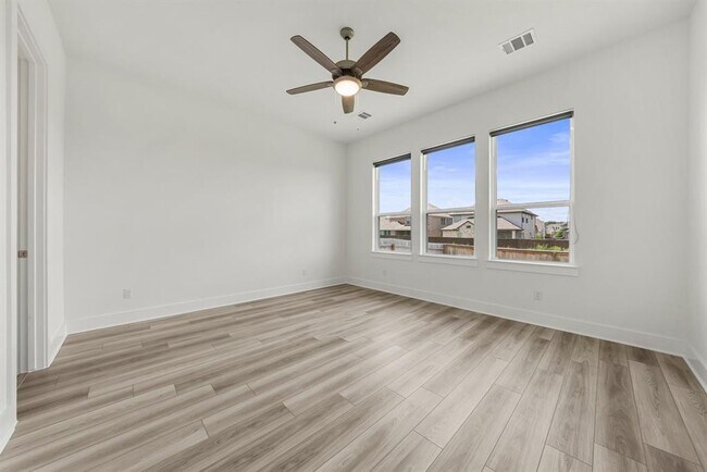 Building Photo - 1633 Martin Wls St