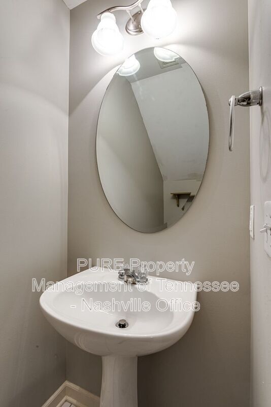 Building Photo - 553 Rosedale Ave